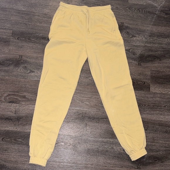 Yellow joggers from h&m never worn, super comfy! - Picture 1 of 1